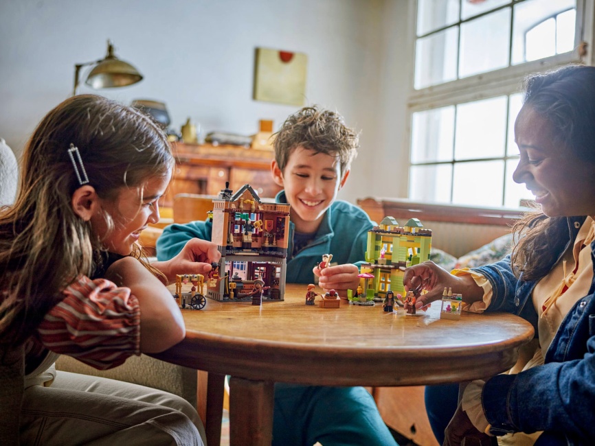 Конструктор Lego Harry Potter Магазин «Все для квиддича» и Кафе-мороженое 76452 фото 8