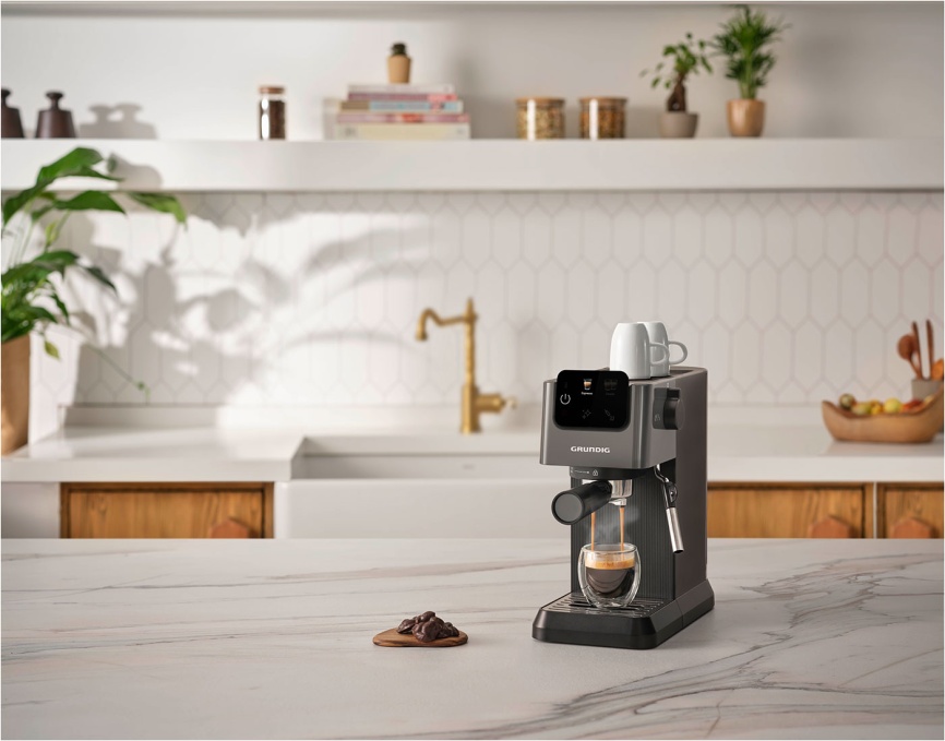 Кофеварка рожкового типа Grundig KSM 4330, черный, 15 бар, капучинатор фото 9