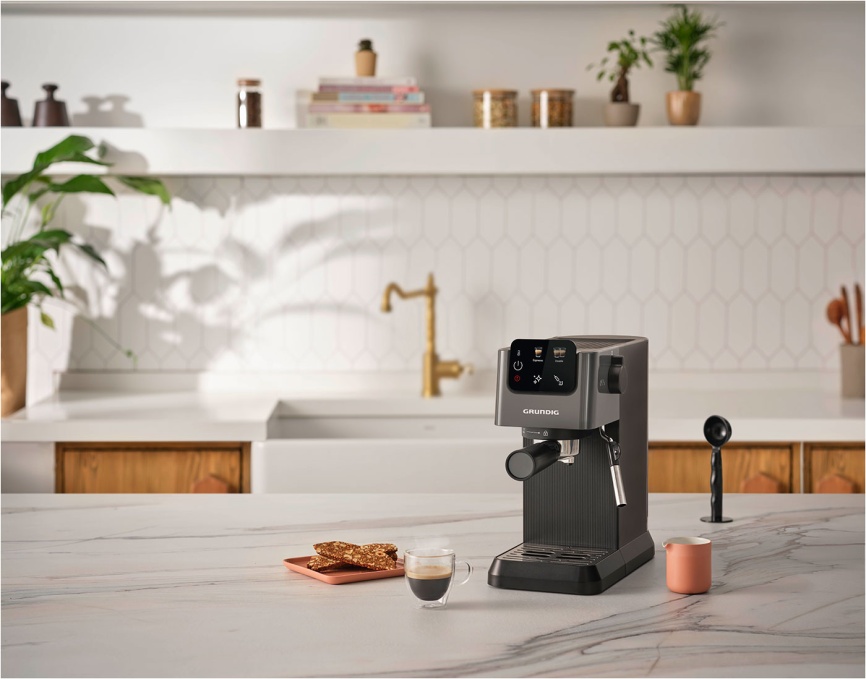 Кофеварка рожкового типа Grundig KSM 4330, черный, 15 бар, капучинатор фото 10