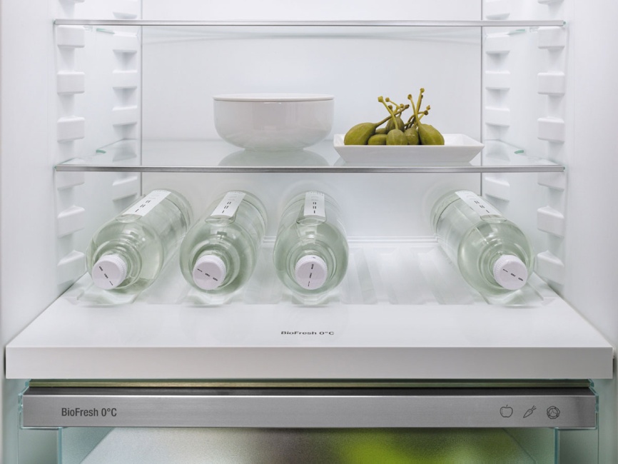 Встраиваемый однокамерный холодильник Liebherr IRBSd 5120-22 001 BioFresh, белый фото 14