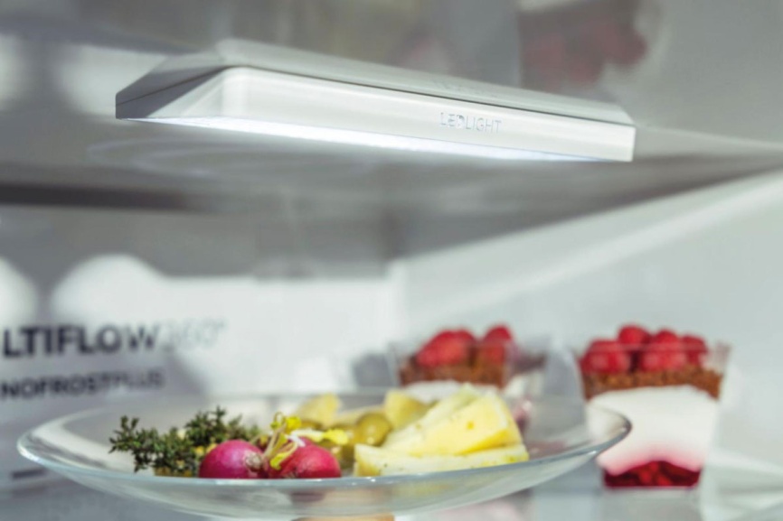 Двухкамерный холодильник Gorenje NRK6202EBXL4 No frost, черный фото 13